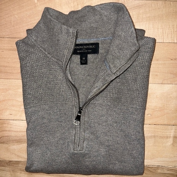 Men’s Banana Republic Quarter Zip Sweater​ - Picture 1 of 3